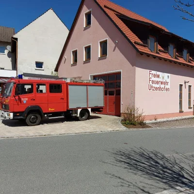 FF Utzenhofen Haus Auto.jpg